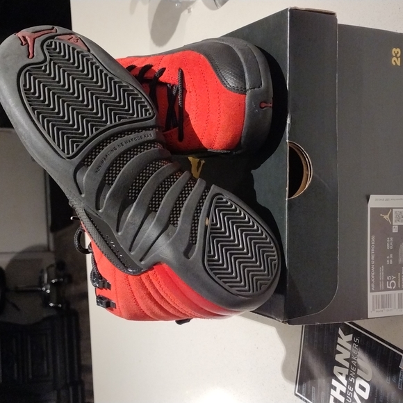 Air Jordan 12 Retro - Picture 3 of 3